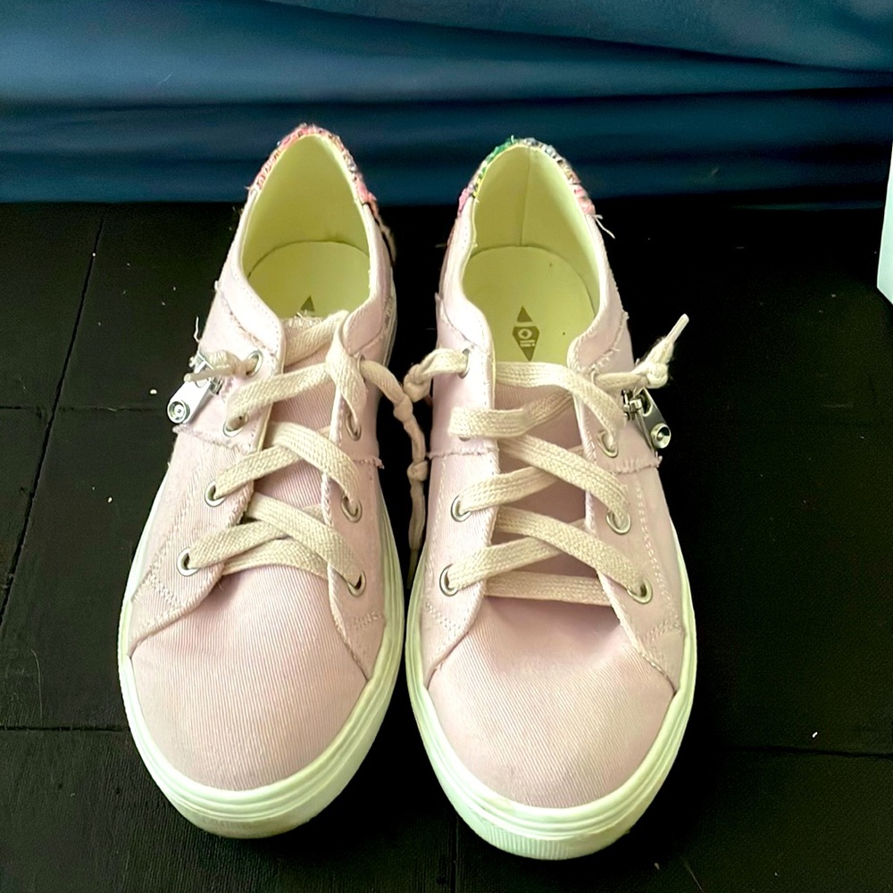 Lightly used tennis shoes.